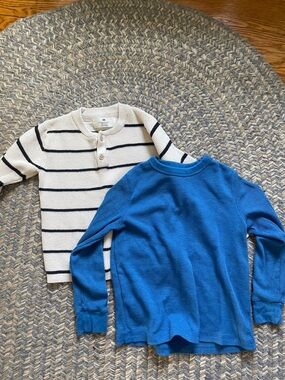 Set of 2 Boys tops Size 5 - H&M and Old Navy